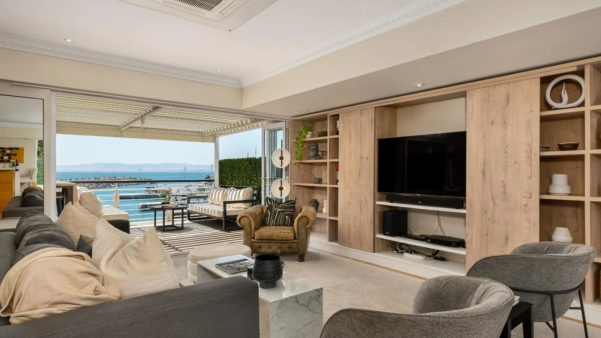 Spacious Luxury Apartment - Waterfront Cape Town