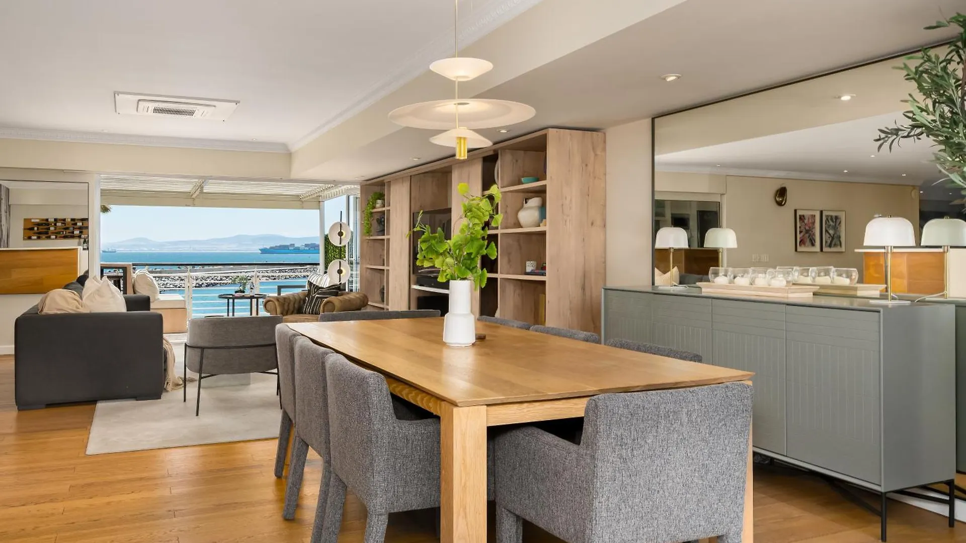 Spacious Luxury Apartment - Waterfront Cape Town