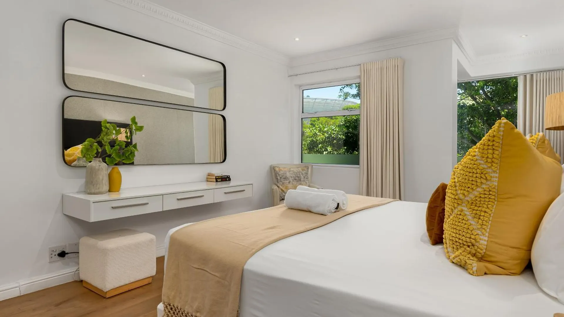Spacious Luxury Apartment - Waterfront Cape Town