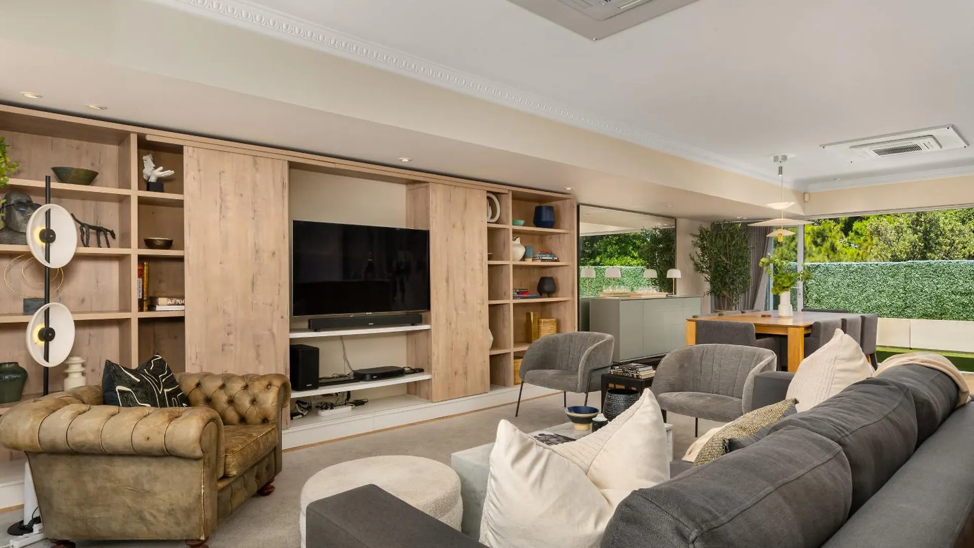 Spacious Luxury Apartment - Waterfront Cape Town