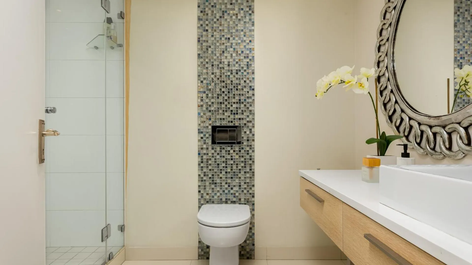 Spacious Luxury Apartment - Waterfront Le Cap